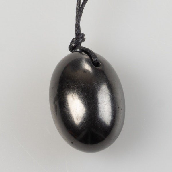 Pendentif Shungite Olive / Shungite Type 2 / Collier en pierre dure naturelle avec cordon noir / Pendentif olive noire - Collier