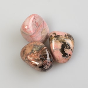 Tumbled rhodonite / tumbled semiprecious stones S / pocket stone // tumbled rhodonite stone