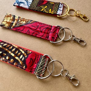 Schlüsselanhänger mit afrikanischem Print, Schlüsselanhänger-Armband, handgemachter Schlüsselanhänger aus Stoff, afrozentrischer Schlüsselanhänger aus Baumwolle, einzigartiges afrikanisches Geschenk, Taschen- und Schlüsselanhänger