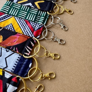 Schlüsselanhänger mit afrikanischem Print, Schlüsselanhänger-Armband, handgemachter Schlüsselanhänger aus Stoff, afrozentrischer Schlüsselanhänger aus Baumwolle, einzigartiges afrikanisches Geschenk, Taschen- und Schlüsselanhänger