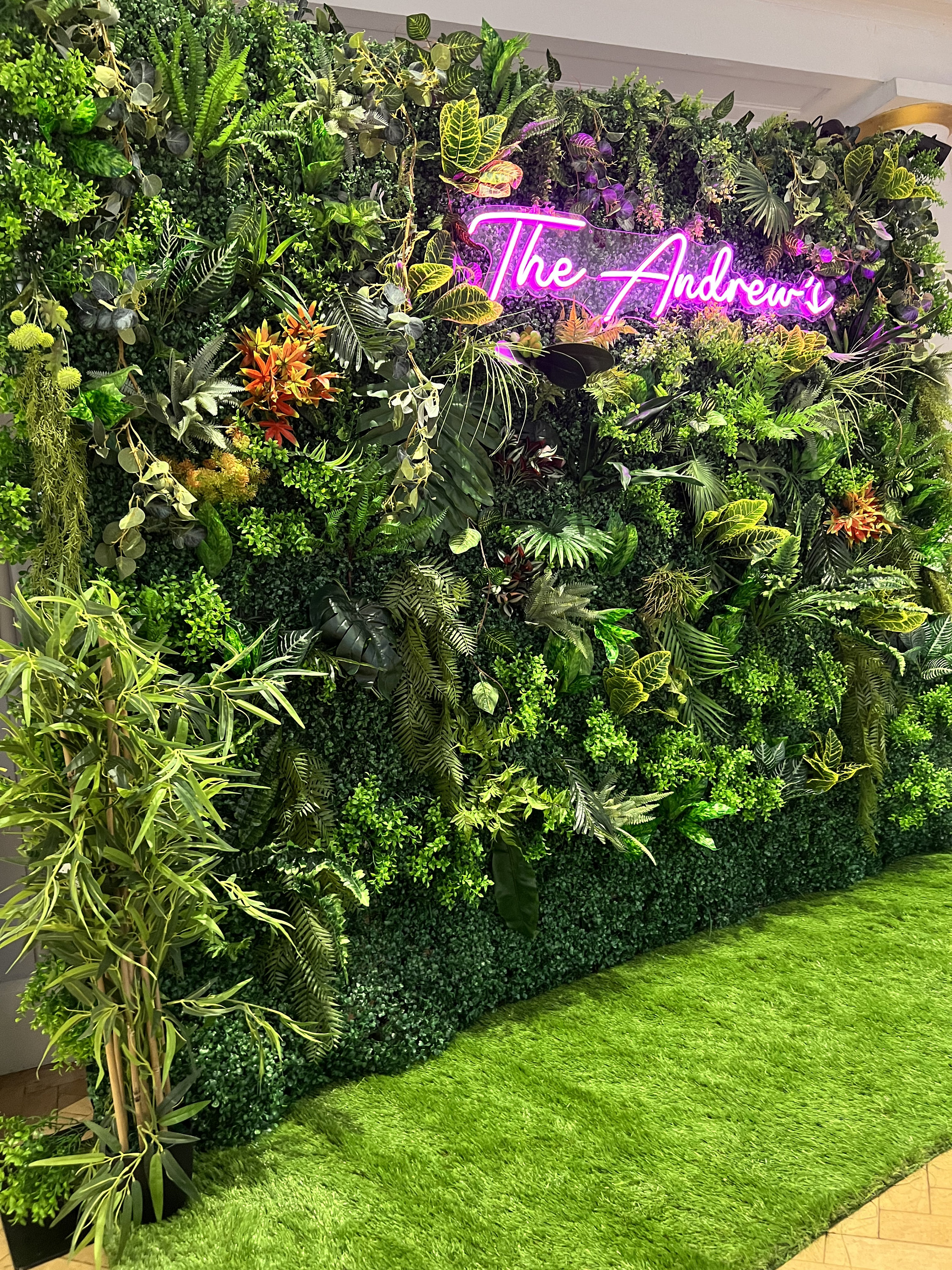 Faux Greenery Foliage Backdrop, Greenery Wall Bathroom, Artificial Plant  Wall, Luxury Tropical Green Flower Wall, Greenery Wall Backdrop 