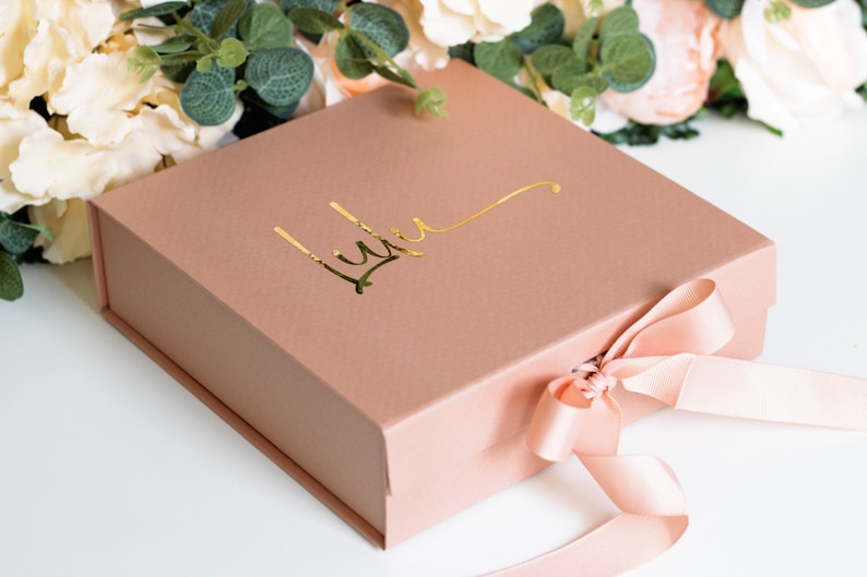Scatola regalo personalizzata, scatola per proposta di damigella d'onore, scatola regalo di nozze, scatola regalo di compleanno, scatola dei ricordi personalizzata, scatola regalo da damigella d'onore immagine 1