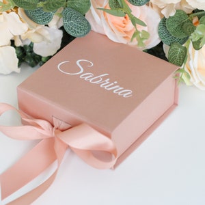 Kleine personalisierte Geschenkbox, Geschenk für Brautjungfern, Hochzeitsgeschenkbox, Geburtstagsgeschenkbox, personalisierte Box mit Namen