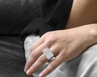 ALUMINIUM SQUARE RING. Modern silver ring, minimal and geometric Jewelry handmade in high-quality aluminum.