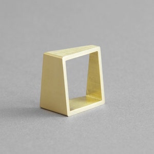 BAGUE CARRÉ EN LAITON - Bague en or minimaliste moderne, bijoux géométriques asymétriques faits main - Bague tendance urbaine