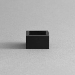 Concrete square black ring