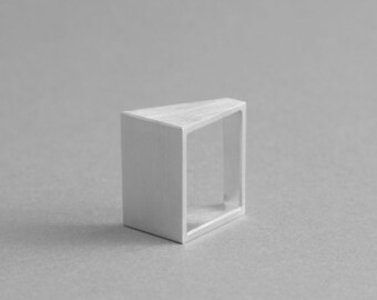 ALUMINIUM SQUARE RING. Modern silver ring, minimal and geometric Jewelry handmade in high-quality aluminum.