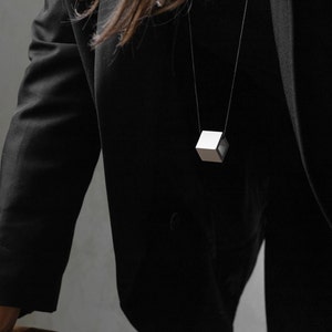 ELEMENTO Necklace – Modern Geometric Pendant, Handmade Jesmonite Jewelry with Minimalist Urban Style