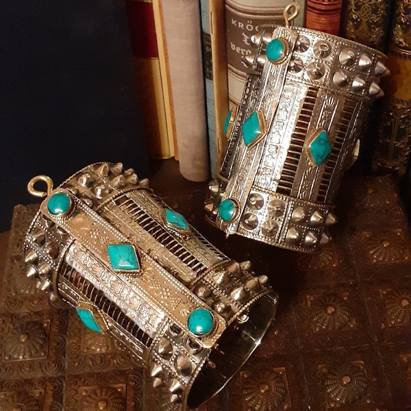 Bracelet tribal avec pierres turquoises