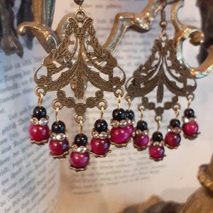 Tribal Fusion earrings in gold with pearls in fuchsia
