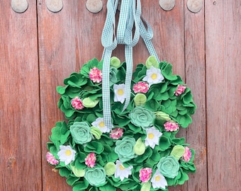 Shamrock Wreath for Spring and Saint Patrick's Day; 4 Leaf Clover Wreath