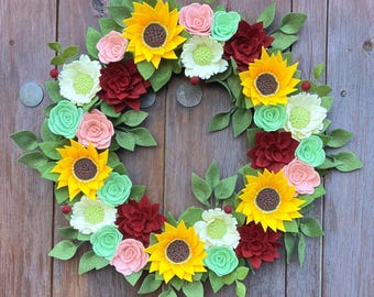 Corona de girasoles de fieltro: decoración rústica otoñal hecha a mano