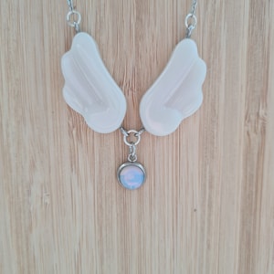 Necklace with wings and birthstone / Necklace with healing stone / Gift / Energizing jewelry / Guardian angel pendant