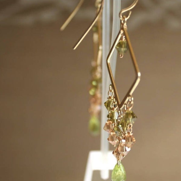 Pendientes colgantes de rombo, pendientes de cristal Swarovski, pendientes verdes, pendientes de araña de oro, pendientes de gota de lágrima, pendientes marrones y verdes