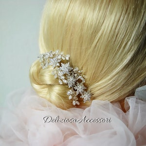 Snowflake bridal hair piece Winter wedding headpiece Diamond starburst hair accessories Celestial crystal hair brooch Dainty star hairpiece