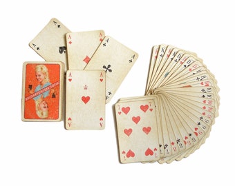 vintage COEUR jeu de cartes à jouer tarots dans une boîte