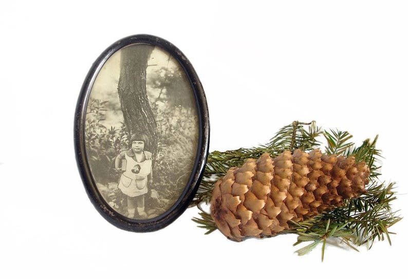 Antique Metal Photo Picture Frame with Glass Desktop Photo Frame Decorative Arts Vintage Oval Picture Frame Home Decor