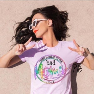 GRAPHIC TEE - Stolzes Mitglied des Bad Moms Club | Snarky | Humorvoll | Grafik Tee | Unisex Shirt | Kurzarm | Unisex T-Shirts |