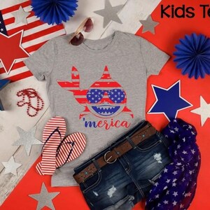 Grafik Tee | Hai &#39;Merica Style | Feiern Sie Amerika | 4. Juli | Rot Weiß Blau | Flaggentag | Patriotische | Fertiges T-Shirt