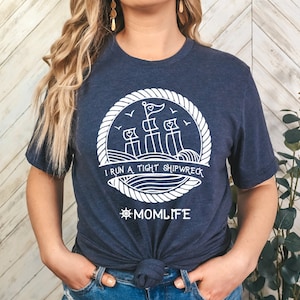GRAPHIC TEE - Ich laufe ein enges Schiffswrack | Snarky | Humorvoll | Momlife | Grafik Tee | Unisex Shirt