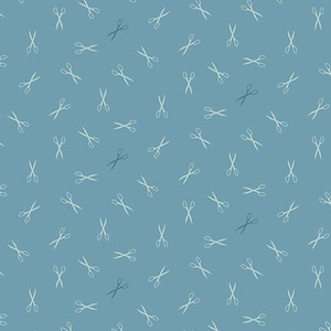 Może przedstawiać: Powtarzający się wzór na jasnoniebieskim tle, przedstawiający liczne nożyczki w kolorze złamanej bieli i odcieniach niebieskiego. Nożyczki są narysowane w prostym stylu liniowym, tworząc atrakcyjny wizualnie wzór odpowiedni do tekstyliów lub artykułów papierniczych.