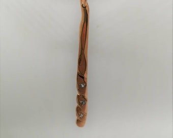 Pendentif cravate | pendentif en cuivre fait à la main avec des pierres de zirconia |