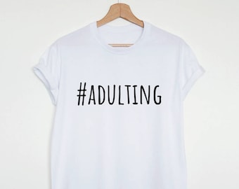 Adulting T-shirt, grappige adulting shirt vrouwen of unisex, grappige slogan cadeau-shirt
