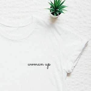 Femme vers le haut de la chemise, chemise féministe, pouvoir de fille, femme vers le haut de t-shirt, T-shirt de féminisme, chemise d'entraînement