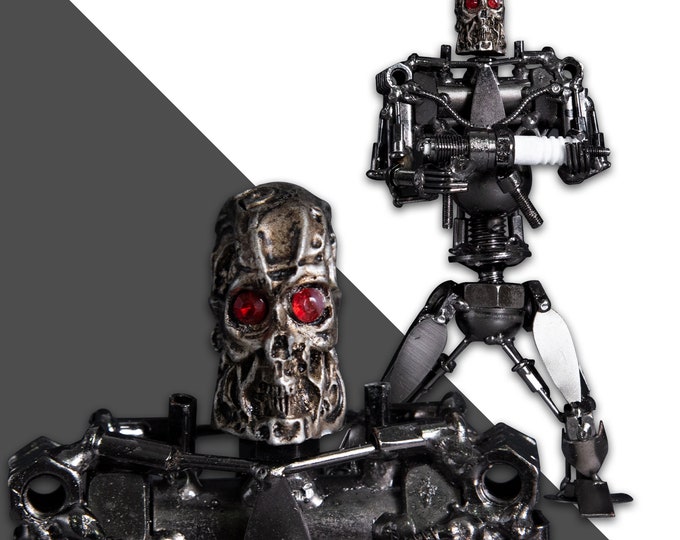 Iron Art Cool Robot Ornament for Him,Creative Future Metal Warrior,Sci-fi Crafts Model,Dark Punk Personalized Desktop Decor Gift