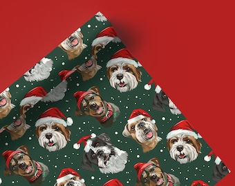Puede incluir: Papel de regalo verde con un patrón repetido de perros con gorros de Papá Noel. Los perros son de diferentes razas y colores.