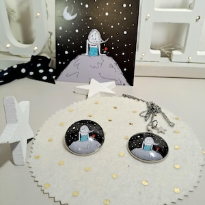 Collana con pendente o spilla in acciaio inox e cabochon in vetro, illustrazione originale mia "Little princess", gioielli illustrati.