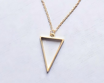Collar con colgante triangular de acero inoxidable dorado / Joyería geométrica minimalista