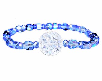 Pulsera de cuentas de cristal checo azul / Moneda iridiscente de la Aurora Boreal