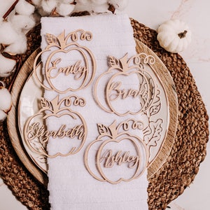 Thanksgiving Pumpkin Place Card, Fall Gift, Wood Rustic Name Tag, Personalized Cards, Friendsgiving