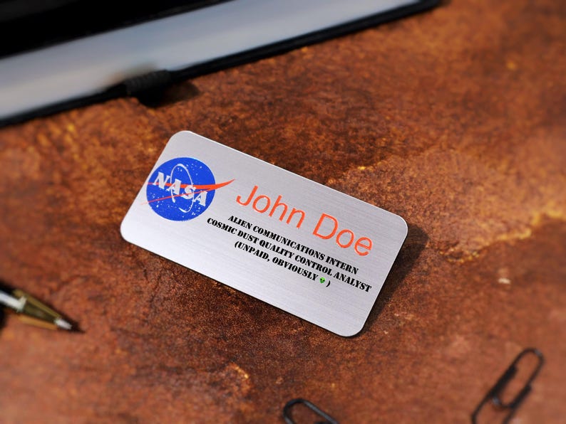 UV-printed magnetic logo name badges for staff and employees, printed in full color with company branding. Personalized acrylic office name tags for retail, hospitality, and healthcare teams. Professional custom badges with magnetic or pin backing, ideal for daily wear.