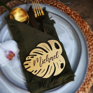 Tropical Name Card Wedding | Custom Monstera Leaf Place Tags for Beach Party Décor & Birthday Celebration