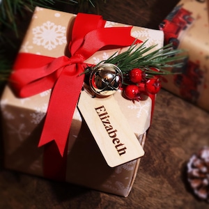 Christmas Gift Tags Personalized, Christmas Place Cards, Wooden Stocking Tag, Name Ornament, Snowflake Table Decor