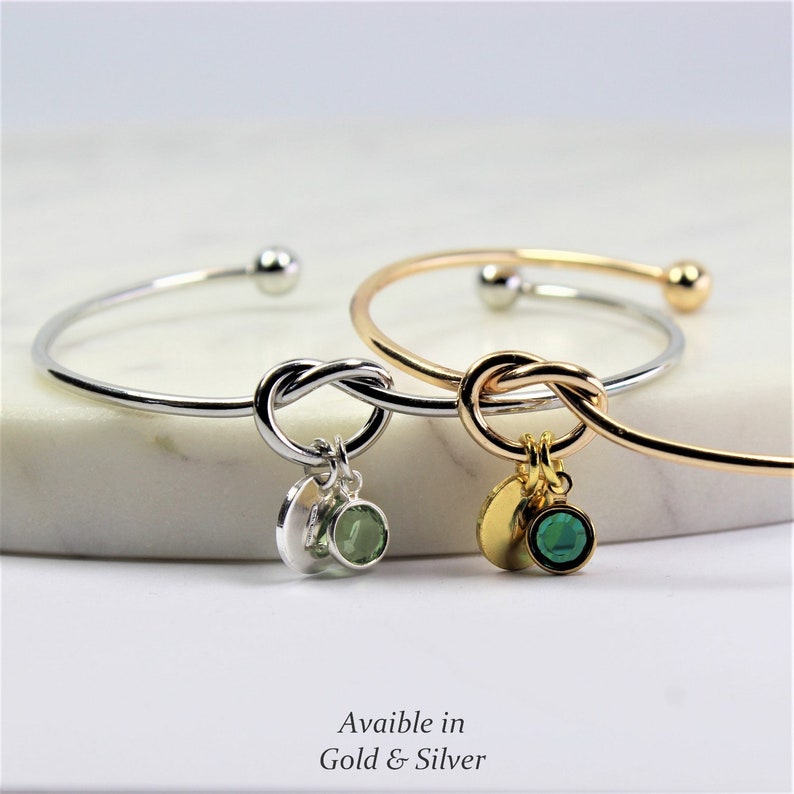 Bracciale personalizzato, medaglia portafortuna iniziale Bangle Knot, gioielli per la mamma, regalo per la sorella, regalo di nascita, regalo di Natale personalizzato immagine 3