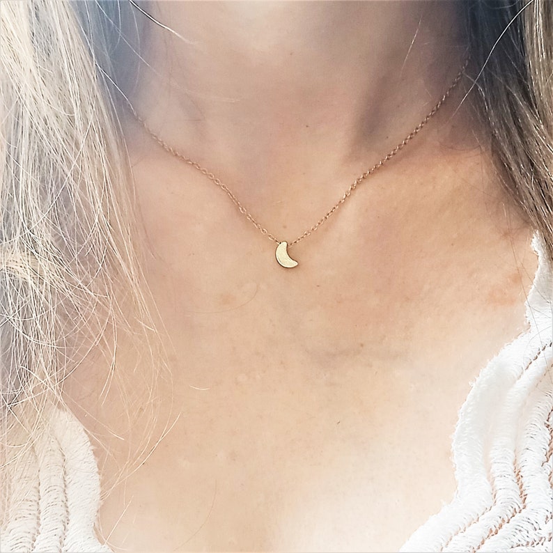 MOND-Halskette / Himmlische Halskette / Minimalistische Halskette / Himmlischer Schmuck / Geschenk für Frauen / Geschenk für Schwester / Geschenk für Freundin / Weihnachtsgeschenk Bild 2