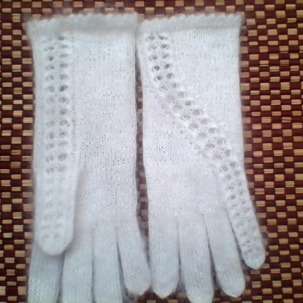 Gloves for the Bride / Winter Gloves on a Wedding / Wedding in White Color in the Winter