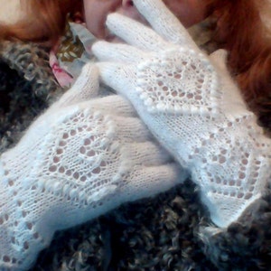 Gloves for the Bride / Winter Gloves on a Wedding / Wedding in White Color in the Winter