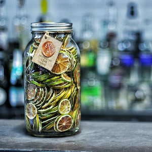Lime Wheel - Cocktail Garnishes to BUY - Dried / Dehydrated Accessories for Craft Mixology Drinks (64 oz Mason Jar) | rohnyc