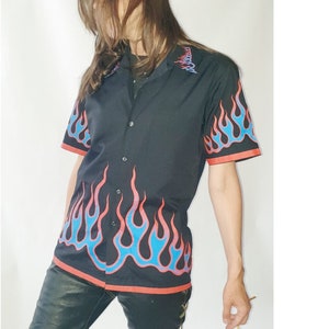 Y2K flame print top / Vintage multicolor Hawaiian FLAME print short sleeve button down shirt, S - M