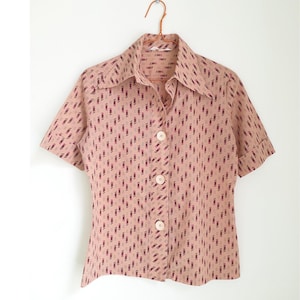 Vintage 70s pink top - Retro Mod geometric button up shirt blouse