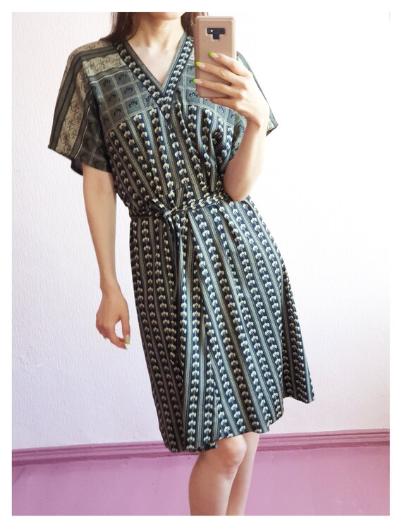 Vintage v-neck short sleeve midi dress 90s 80s 70s