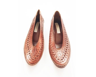 1970s women's basket weave loafers, vintage 60s 70s 80s retro tan slip ons