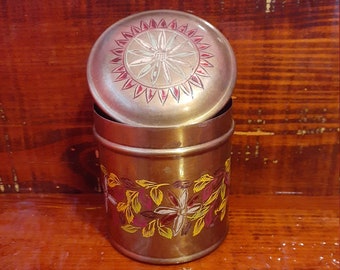 Vintage ENAMELED BRASS Tobacco CONTAINER marcado India 160C, pintado esmalte India latón lidded Humidor, Vintage Floral temática de tabaco contenedor