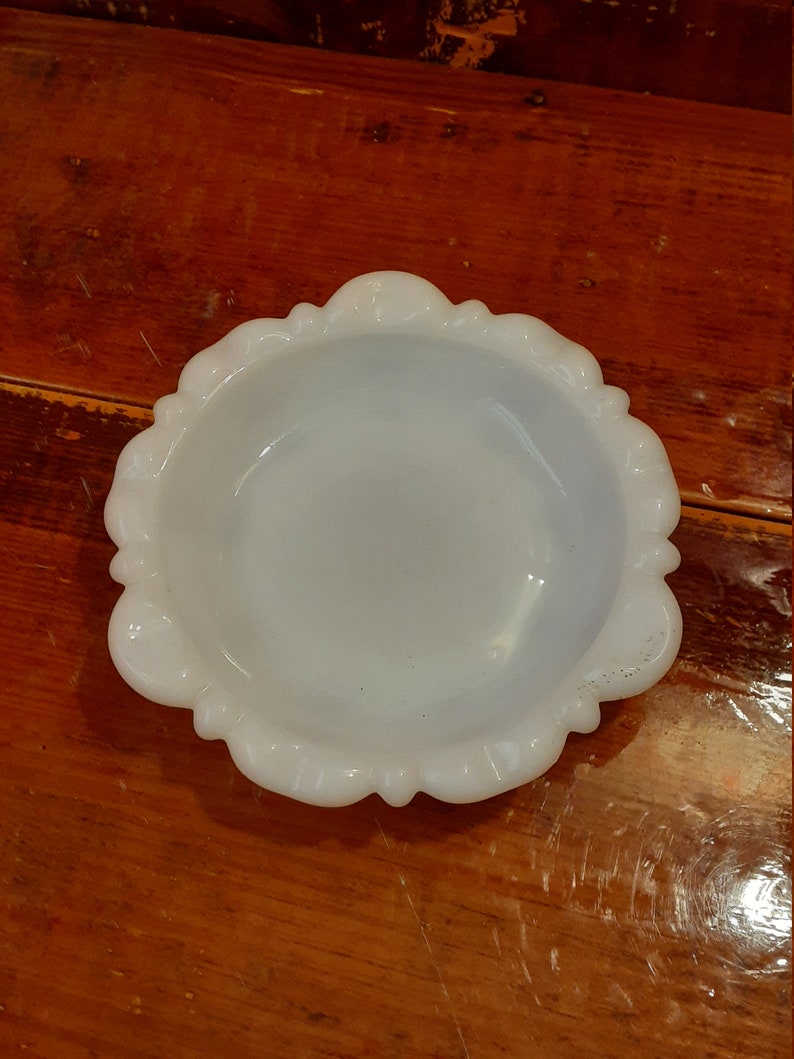 Home Decor VINTAGE Milk Glass RING DISH,Mid Century Modern Milk Glass Ring Dish,Bathroom Decor,Nightstand Decor,End table Decor,Candy Dish