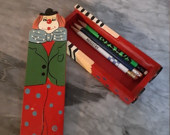 Vintage Sevi madera CLOWN PENCIL BOX, caja de joyería para niños, artículos escolares, juguetes preescolares, top Sliding Pencil Case, Sevi caja de payaso de madera