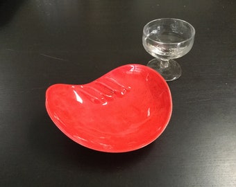 Vintage 1962 HOLLAND MOLD Red Flair ASHTRAY With Black Flake